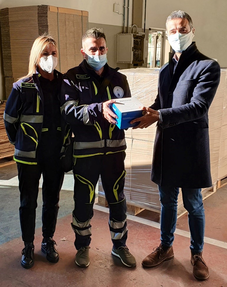 Safe return to the classroom: nearly 70,000 masks donated by Körber were distributed to high school students by the local Civil Protection