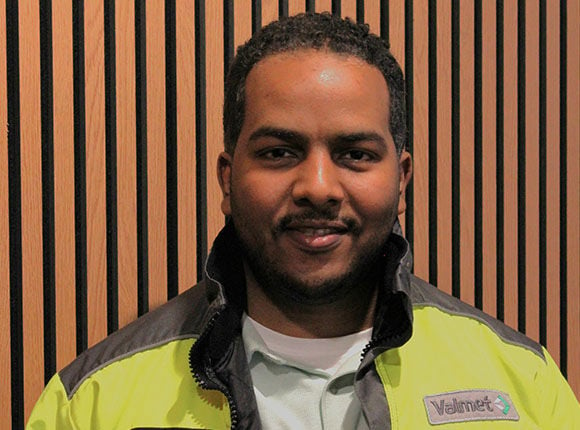 Wael Algenarid who works as a Design Engineer at Valmet wearing a Valmet safety jacket