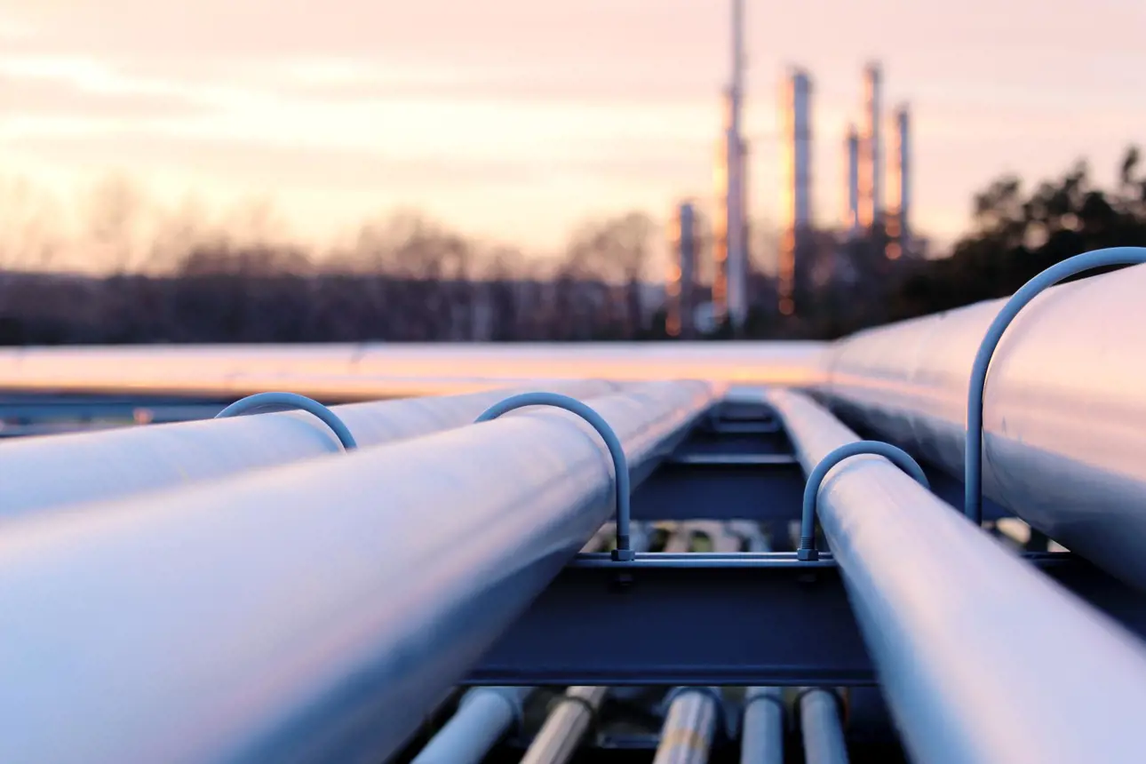 Neles-pipelines-at-sunset.jpg